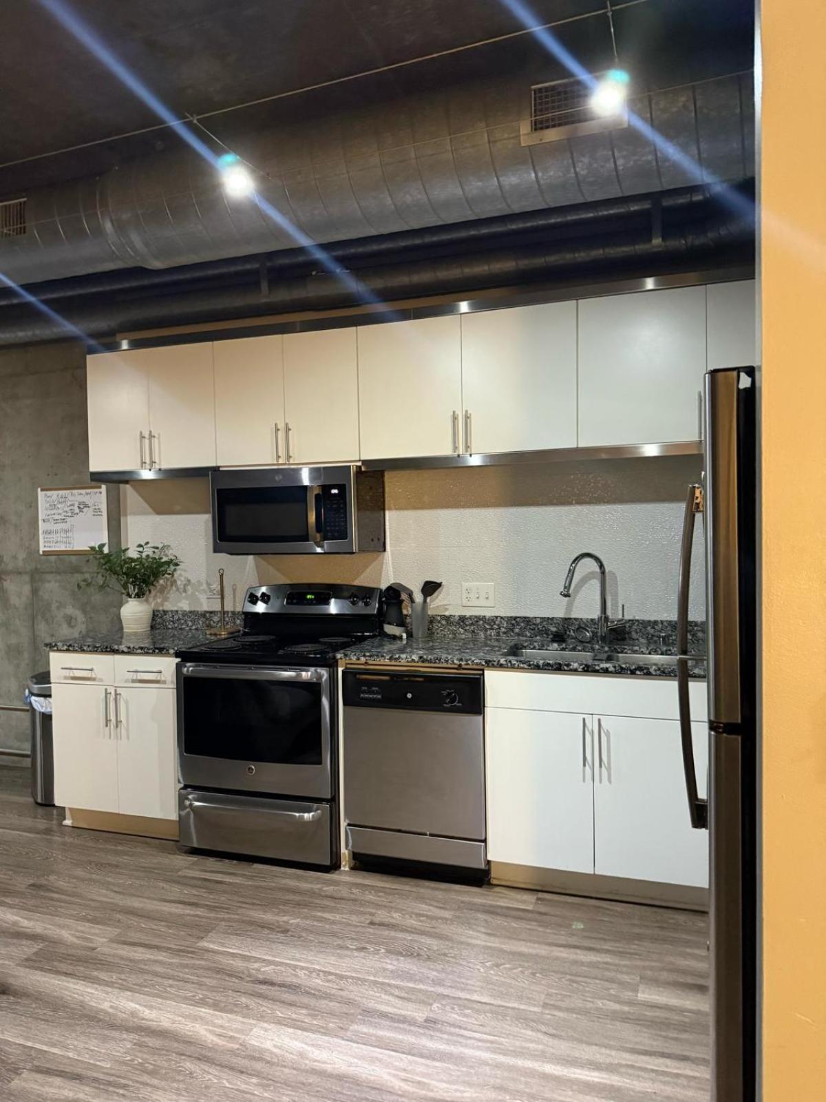 Downtown La Loft Oasis Artsy Located